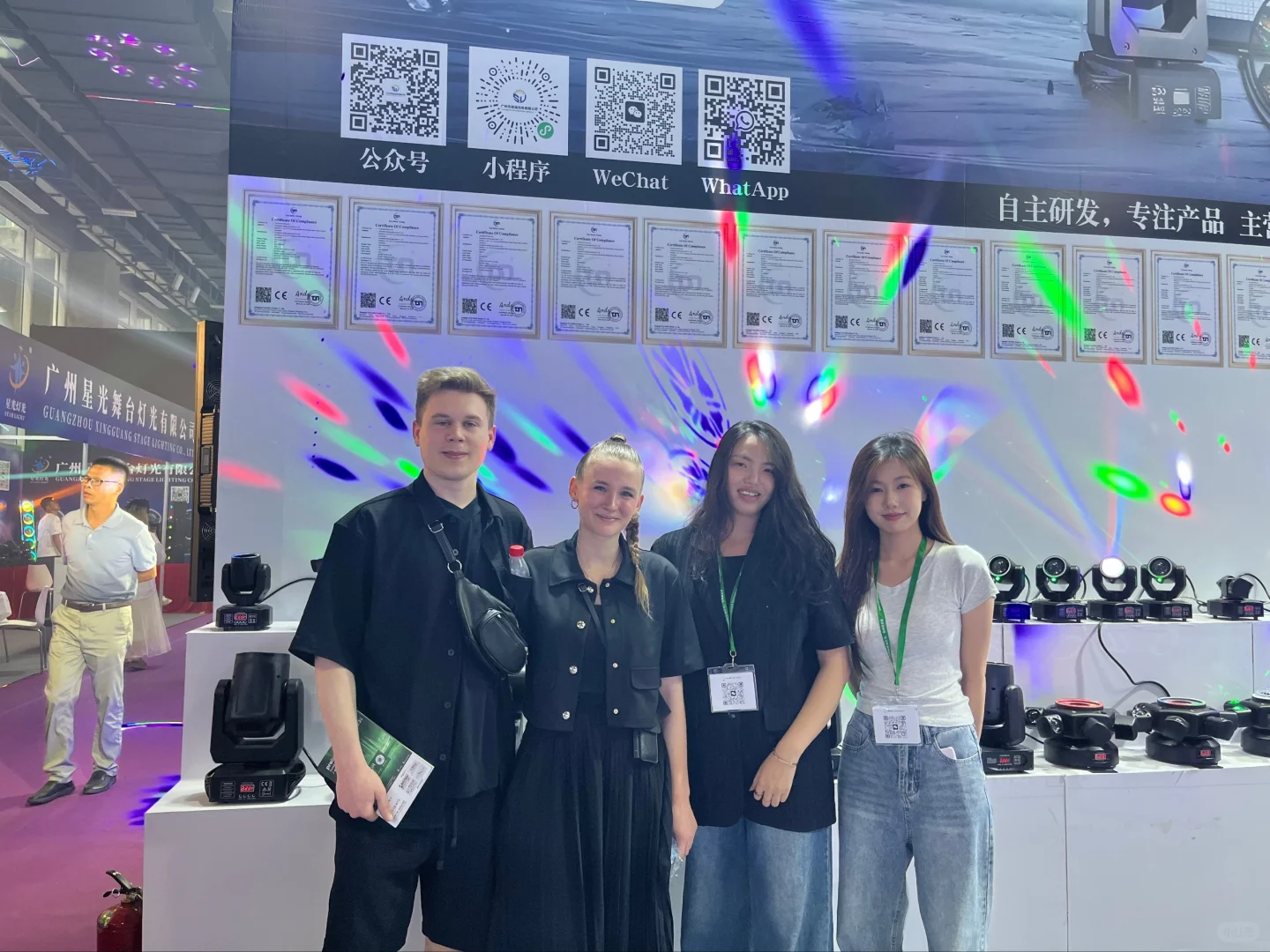 展会上的开心瞬间！✈️