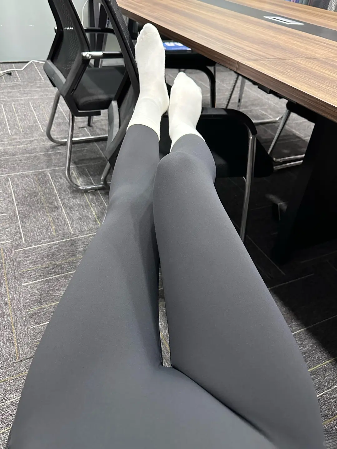 今天穿的有点舒服，灰灰瑜伽裤