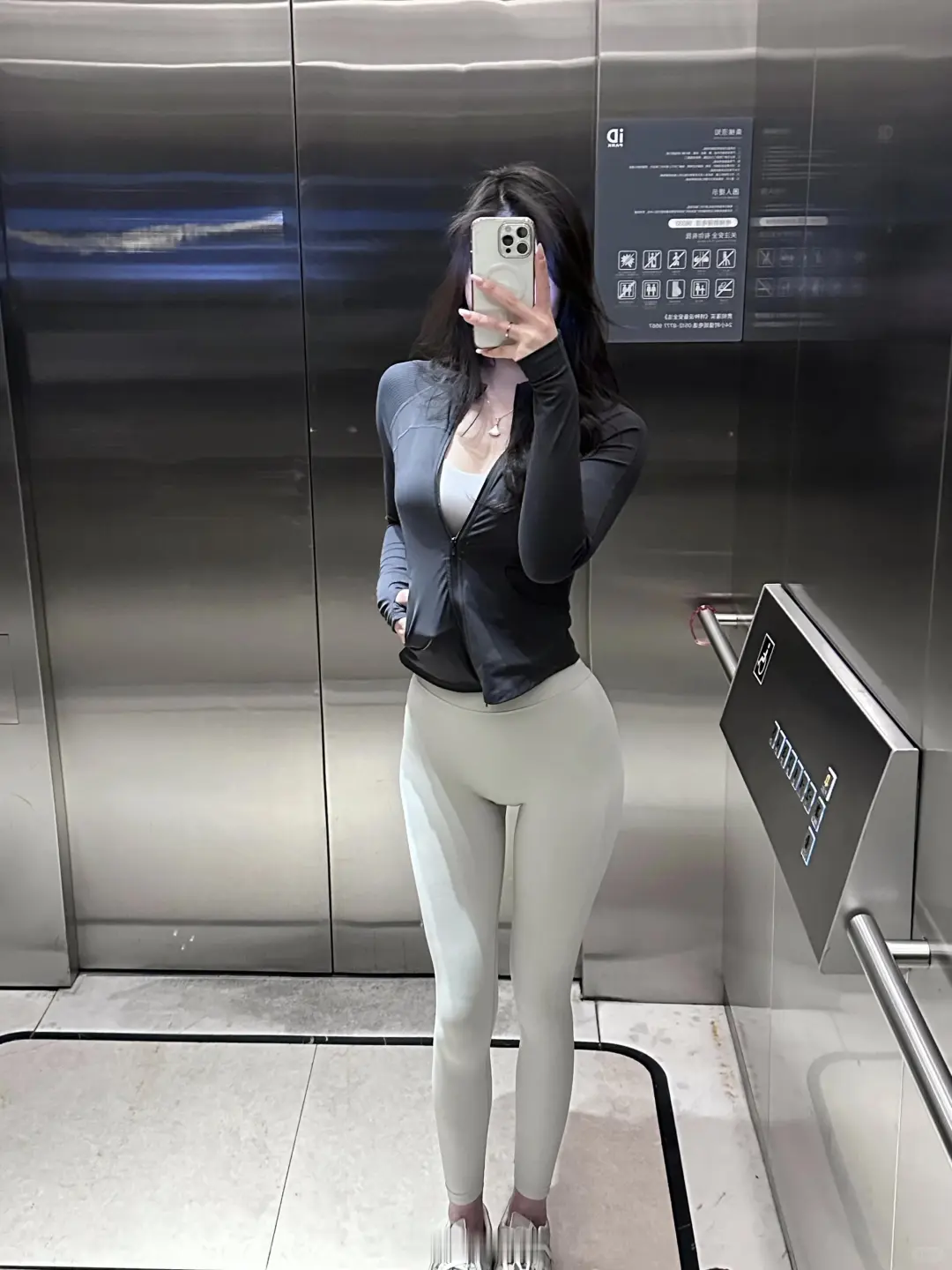 一眼就爱上的穿搭！都市运动系女孩的摩登穿