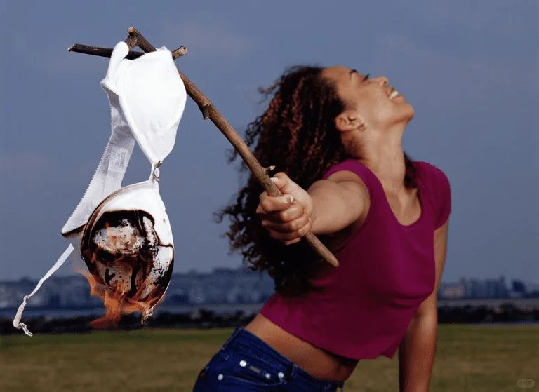 一点夏季No Bra不穿胸罩的实践