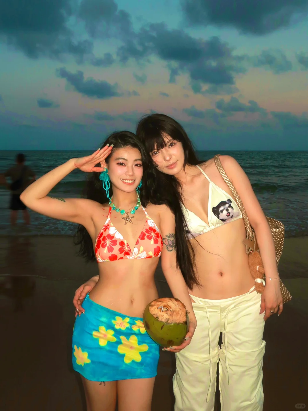 双人辣妹海边拍照灵感♪ ??和姐妹一起美?