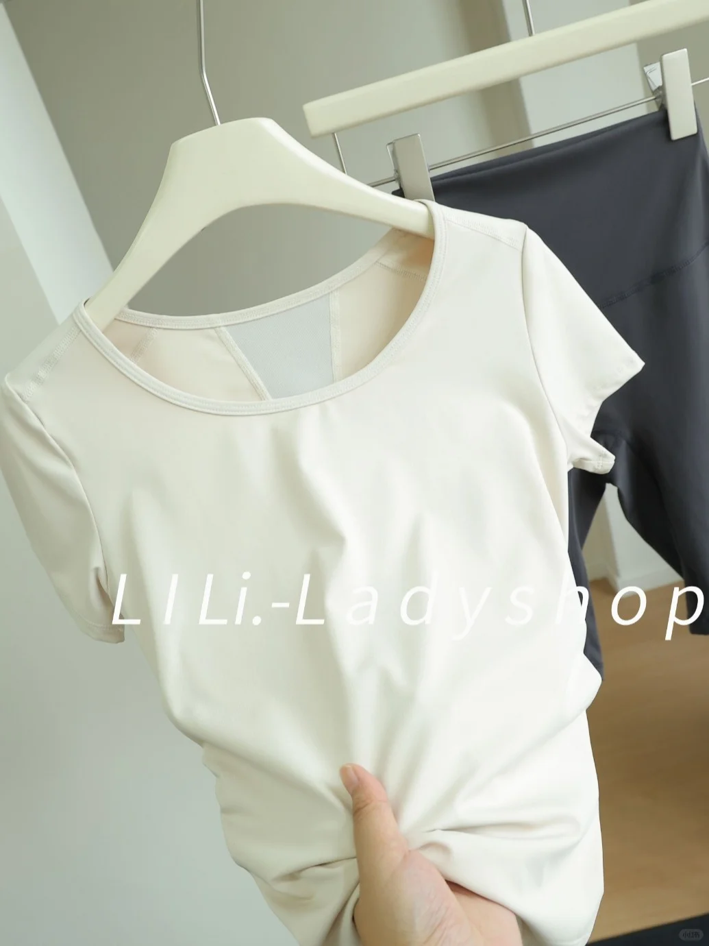 被追着问链接！这套瑜伽服美到走路都带风