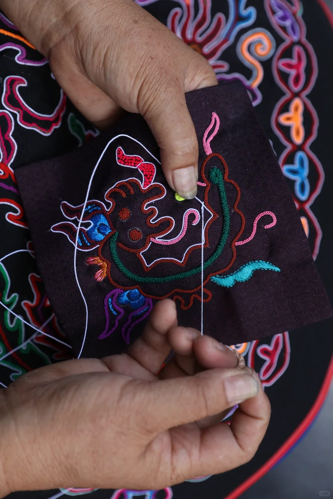 龙令香：有生之年，把侗绣传承下去