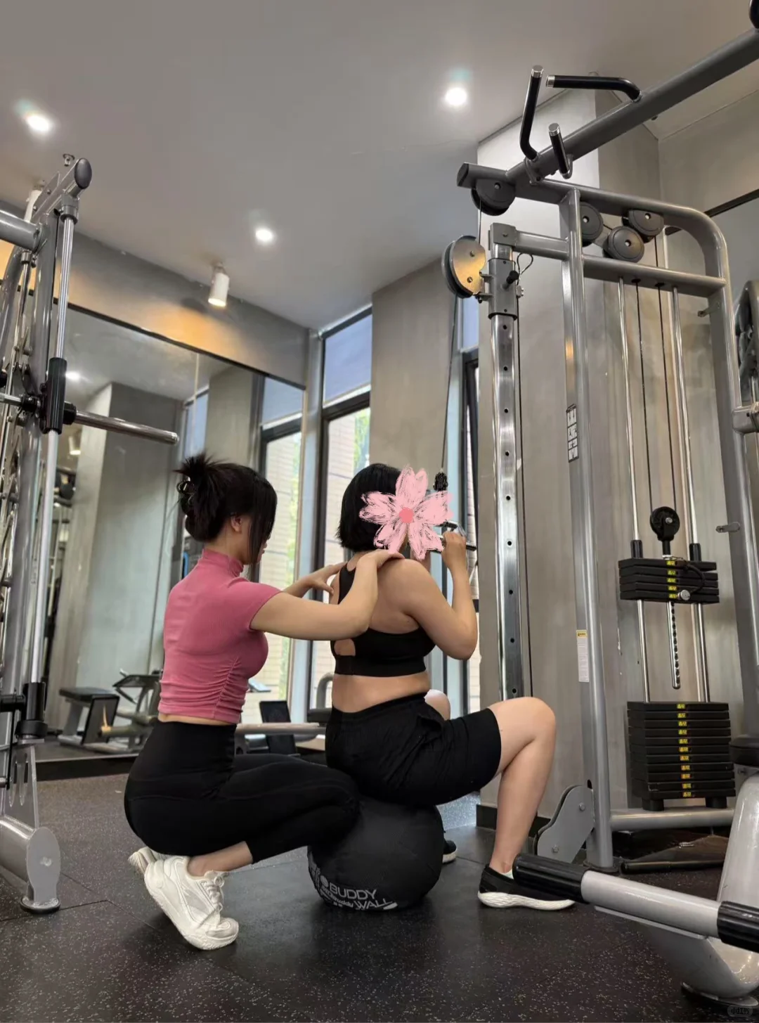 你不会还以为穿瑜伽裤是一种骚气吧？