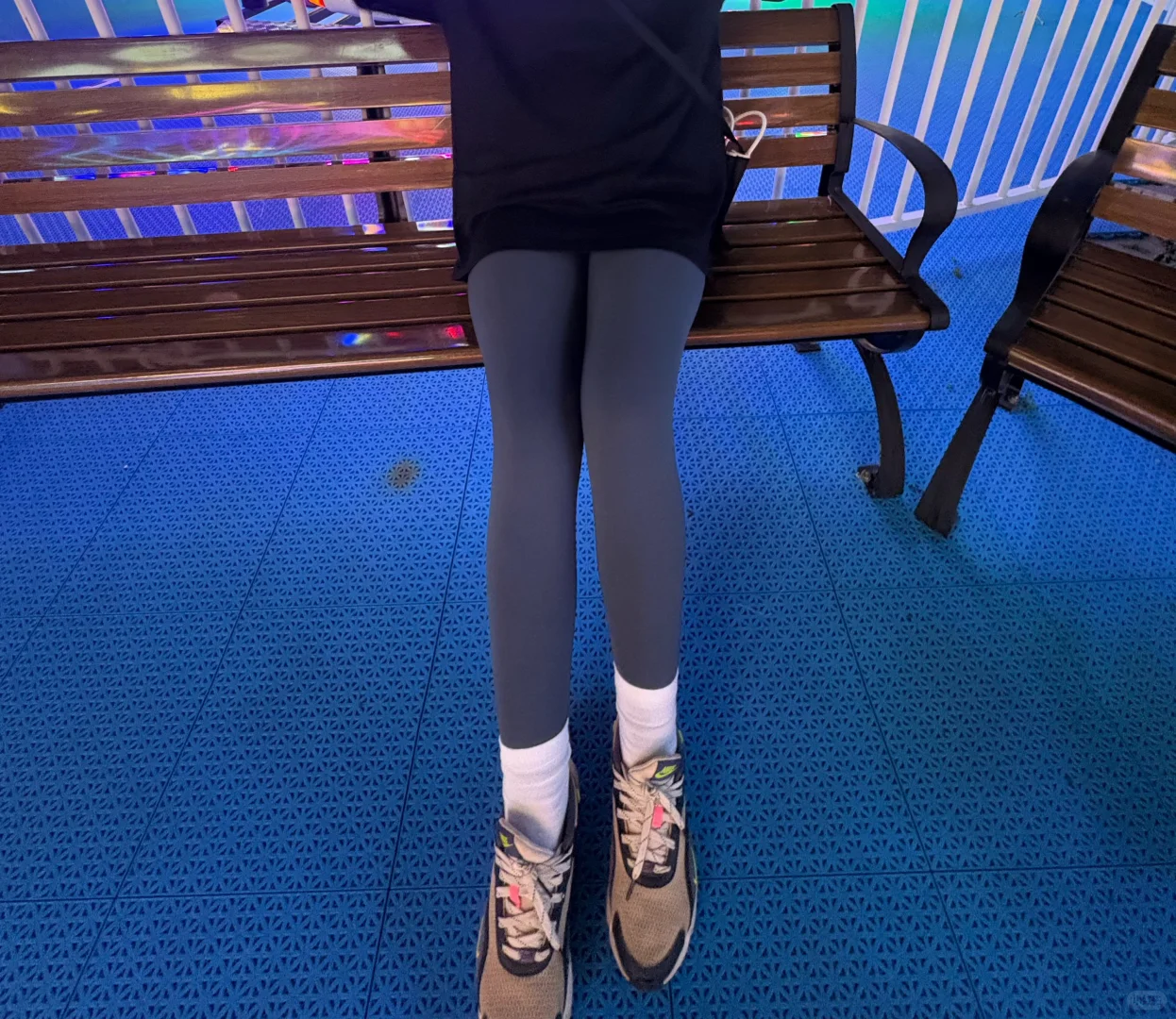 最喜欢瑜伽裤这样穿搭了 ！