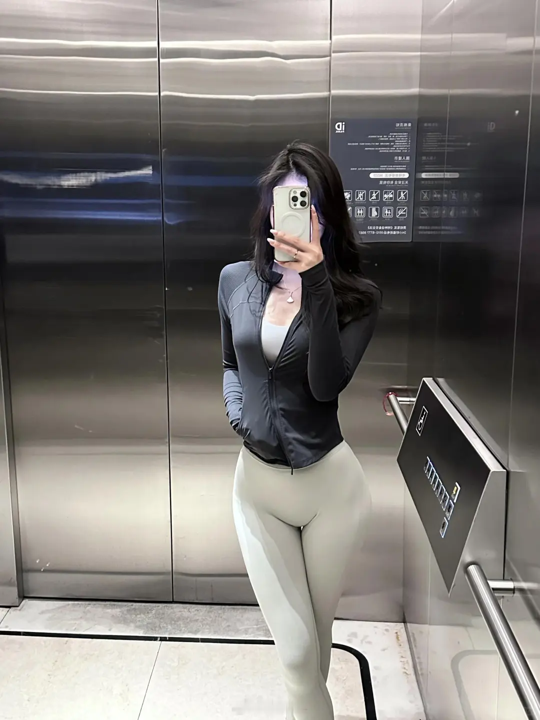 一眼就爱上的穿搭！都市运动系女孩的摩登穿