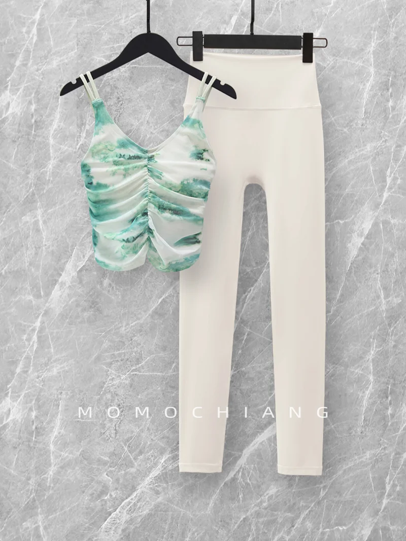 不是我说❗️这瑜伽服来报恩的吧❗️很开门❗️