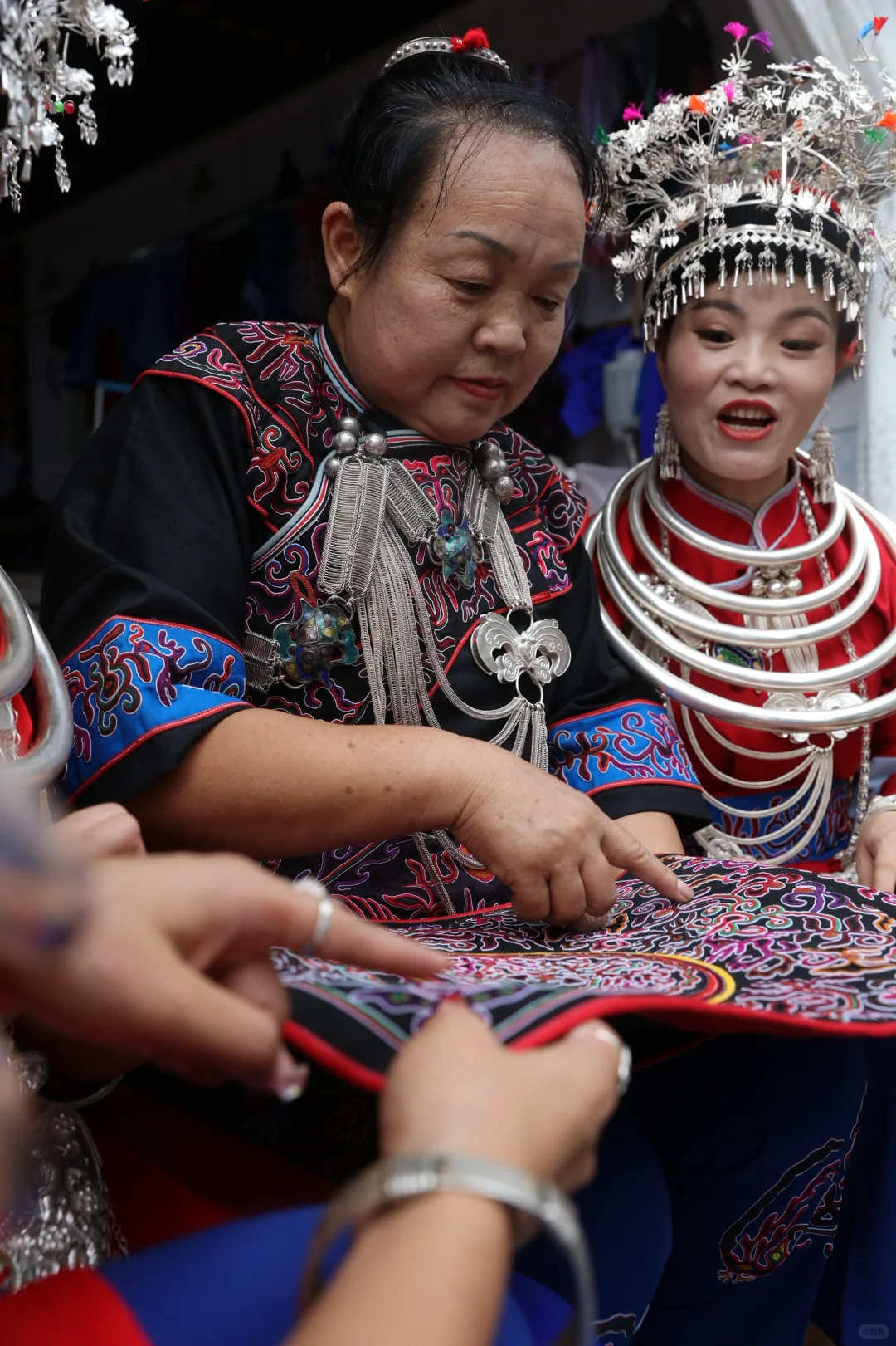 龙令香：有生之年，把侗绣传承下去