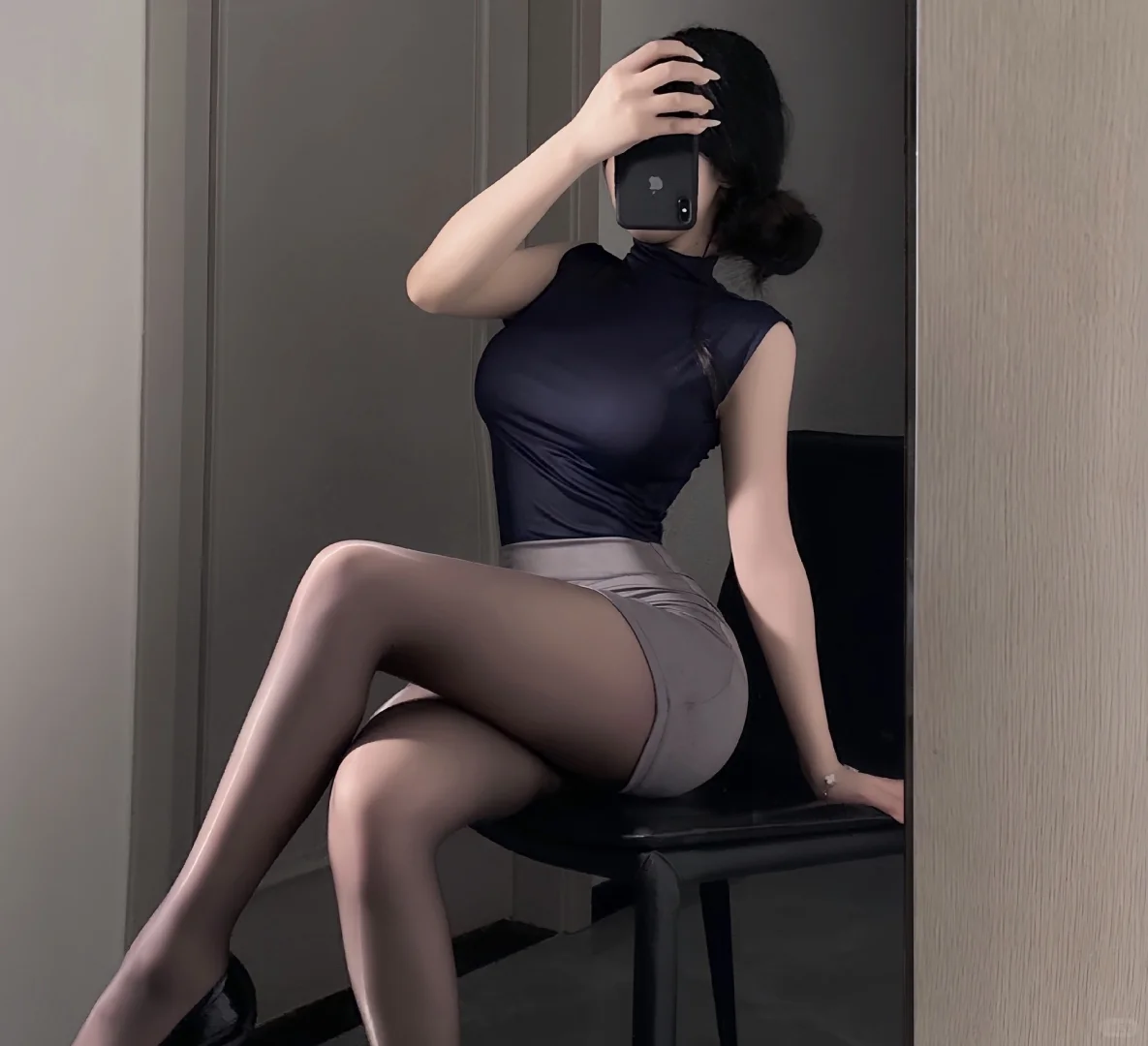 ?纯欲辣妹秘书上线！这条包臀裙杀疯了！**