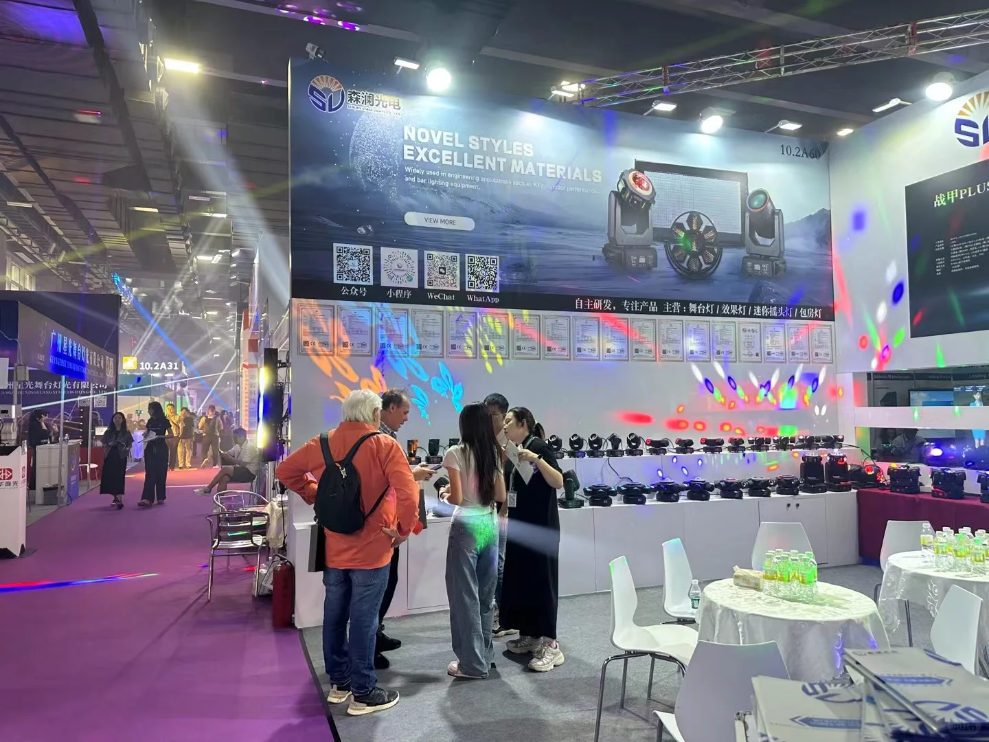 展会上的开心瞬间！✈️