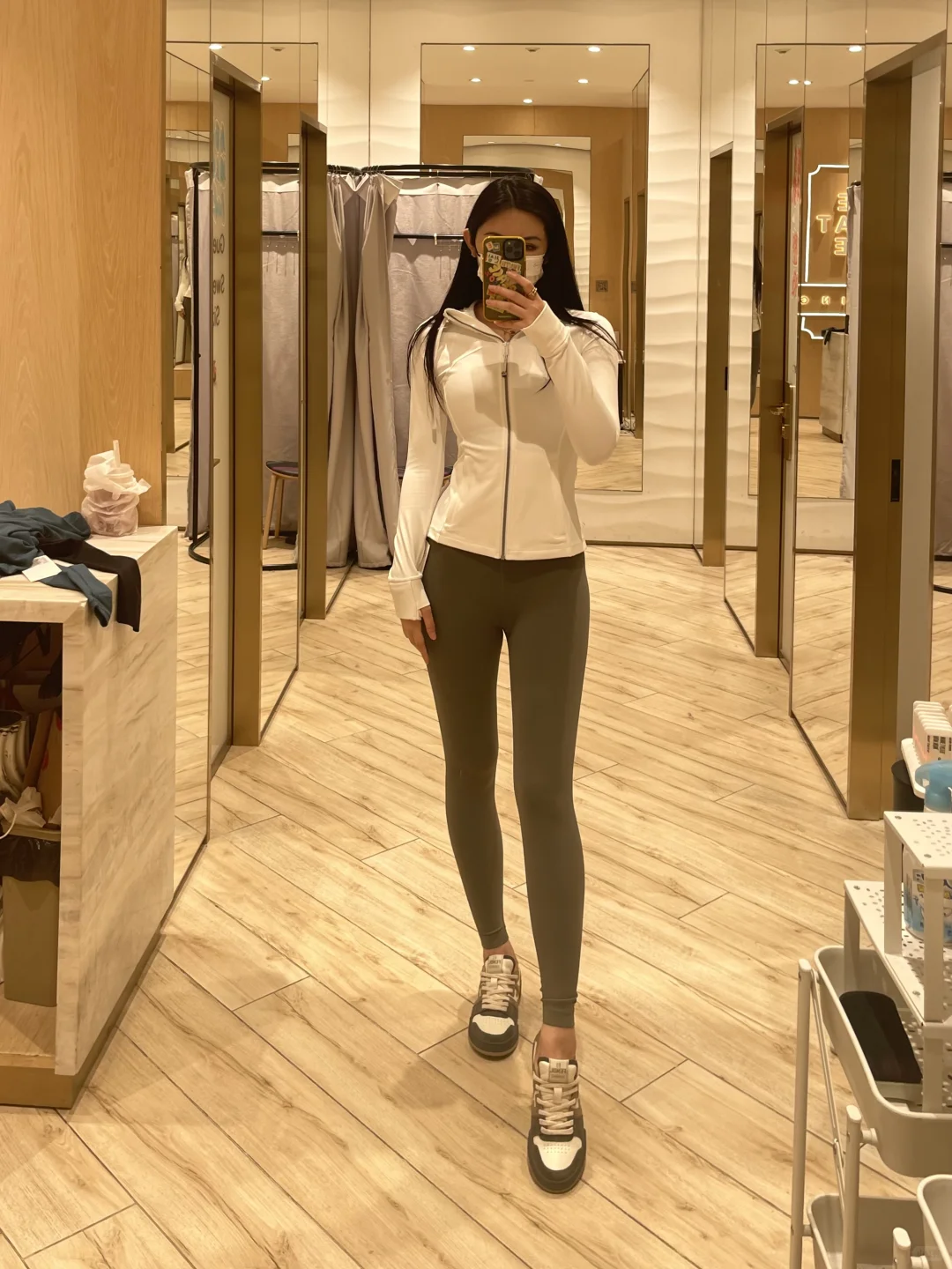 单穿瑜伽裤就会有羞耻症