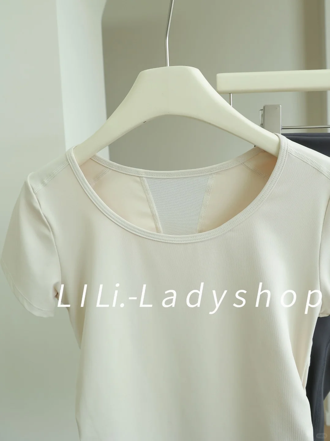 被追着问链接！这套瑜伽服美到走路都带风