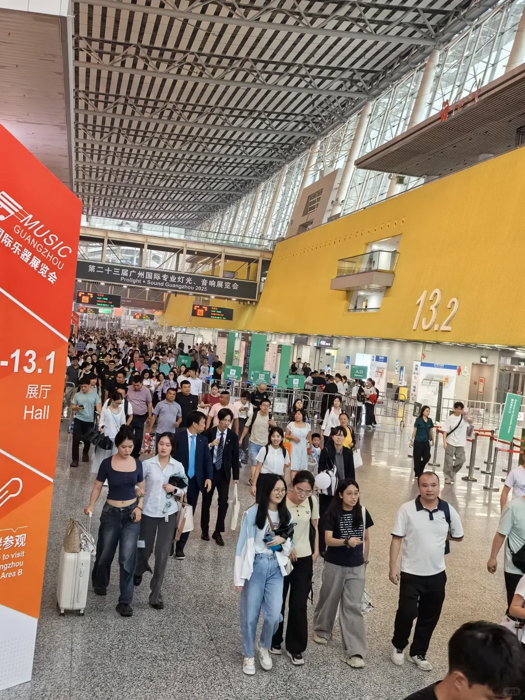 展会上的开心瞬间！✈️