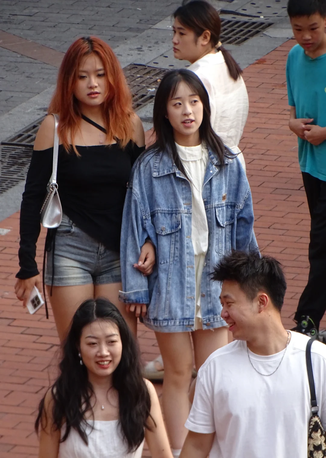 属于微胖的美，热裤小姐姐的人海穿行...