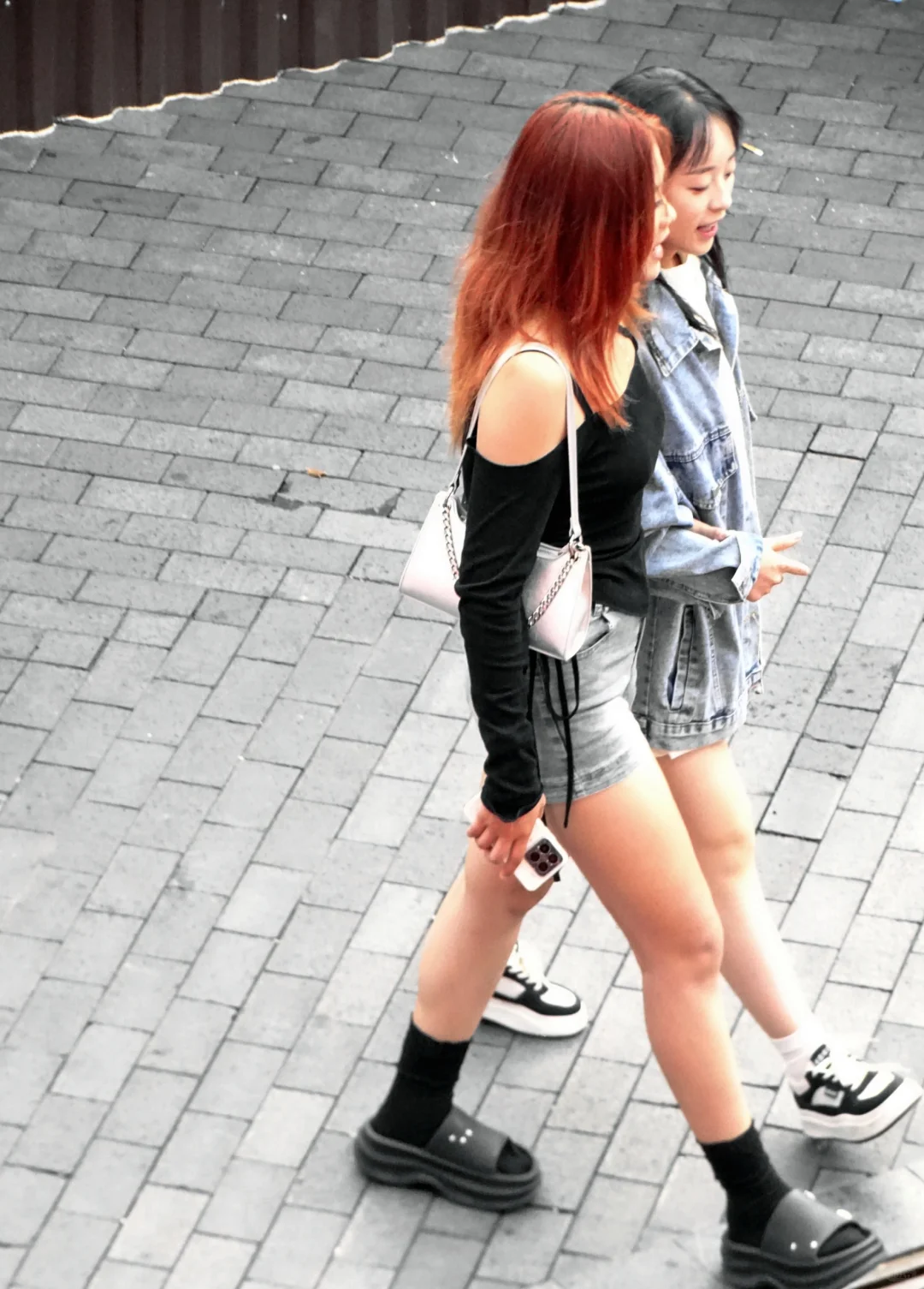 属于微胖的美，热裤小姐姐的人海穿行...