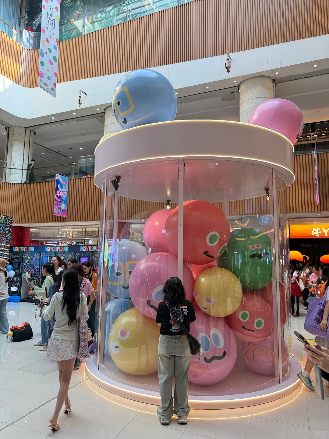 哈尔滨五迷集结！演唱会前先去红博会展购物