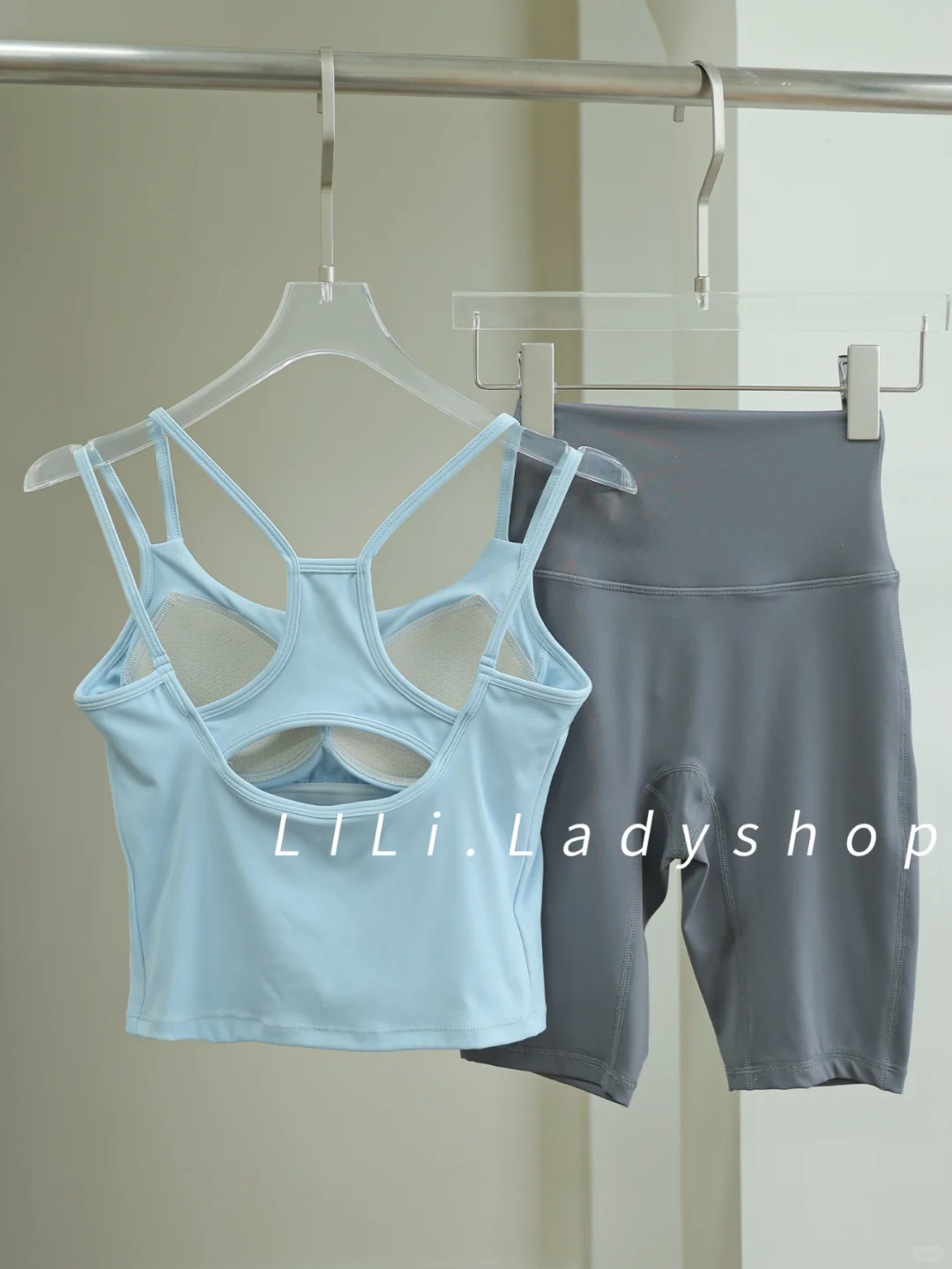 视觉降温｜蓝灰调清爽运动穿搭?