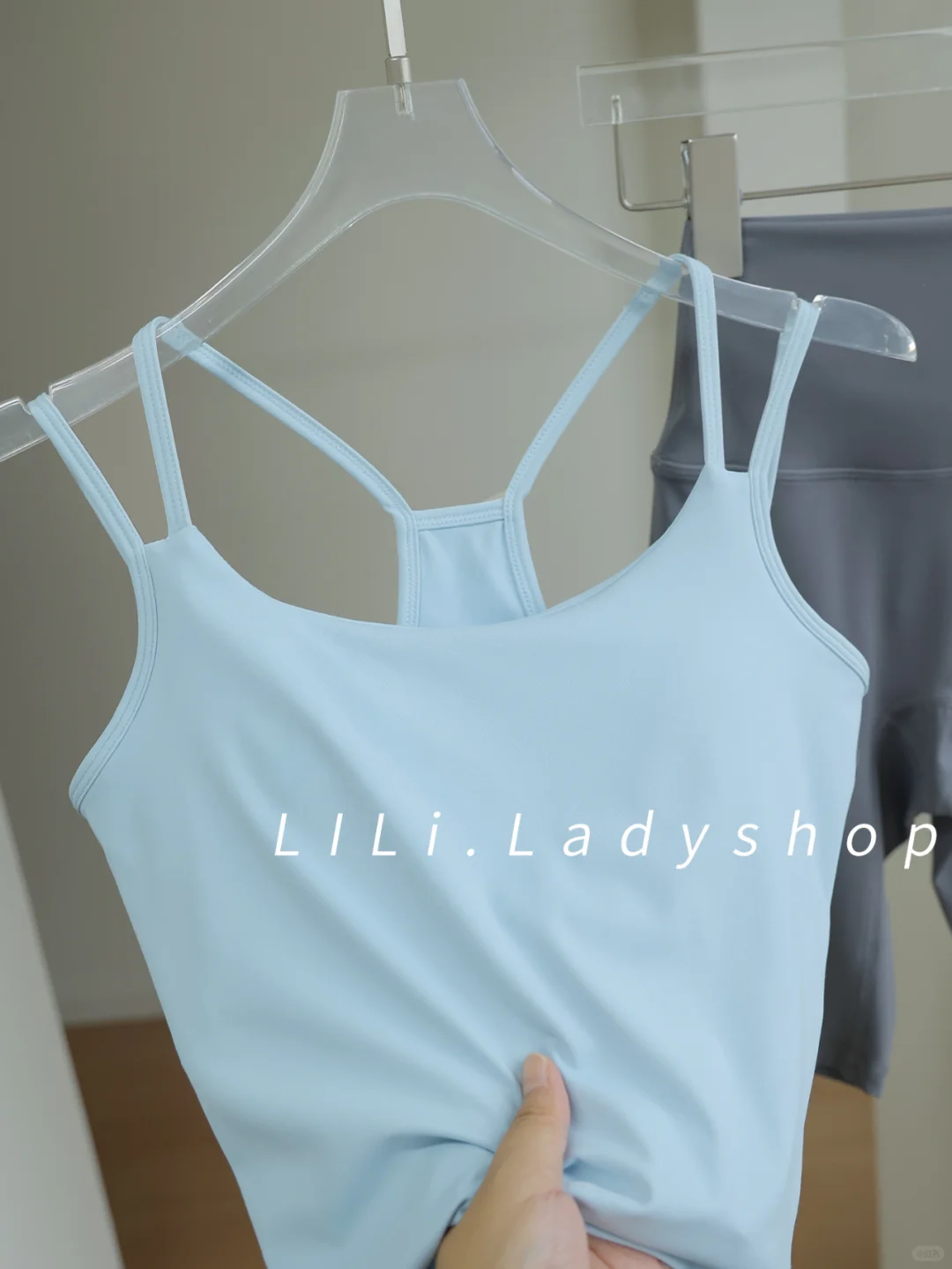 视觉降温｜蓝灰调清爽运动穿搭?