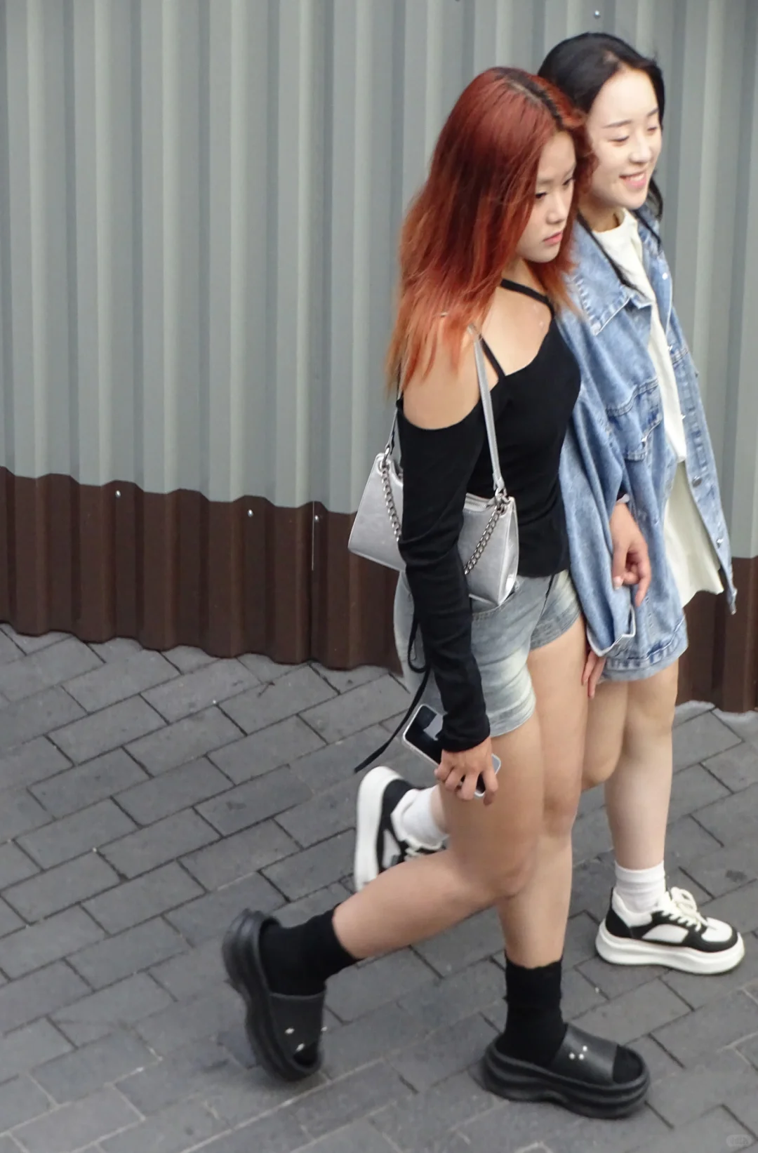 属于微胖的美，热裤小姐姐的人海穿行...