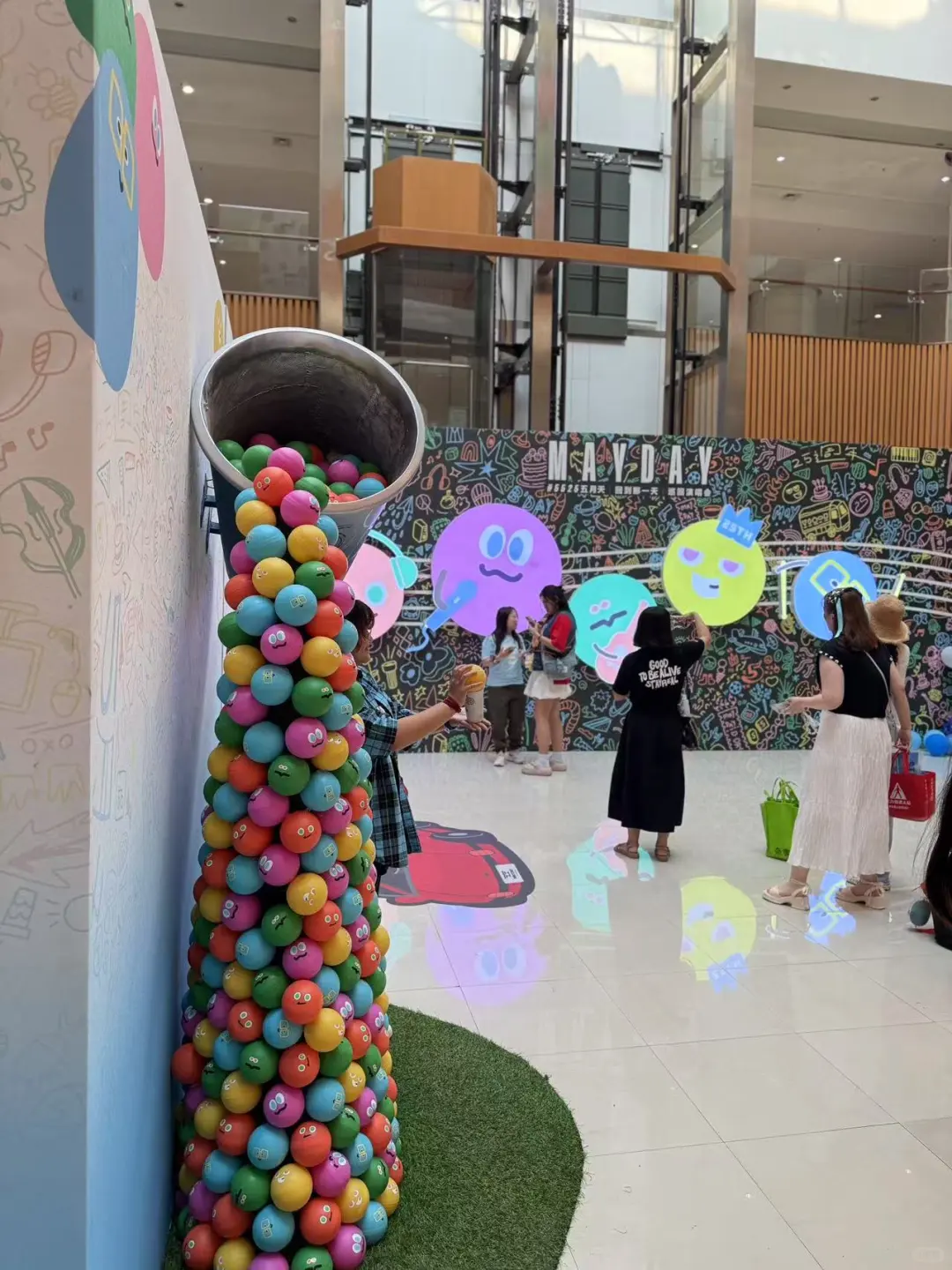 哈尔滨五迷集结！演唱会前先去红博会展购物