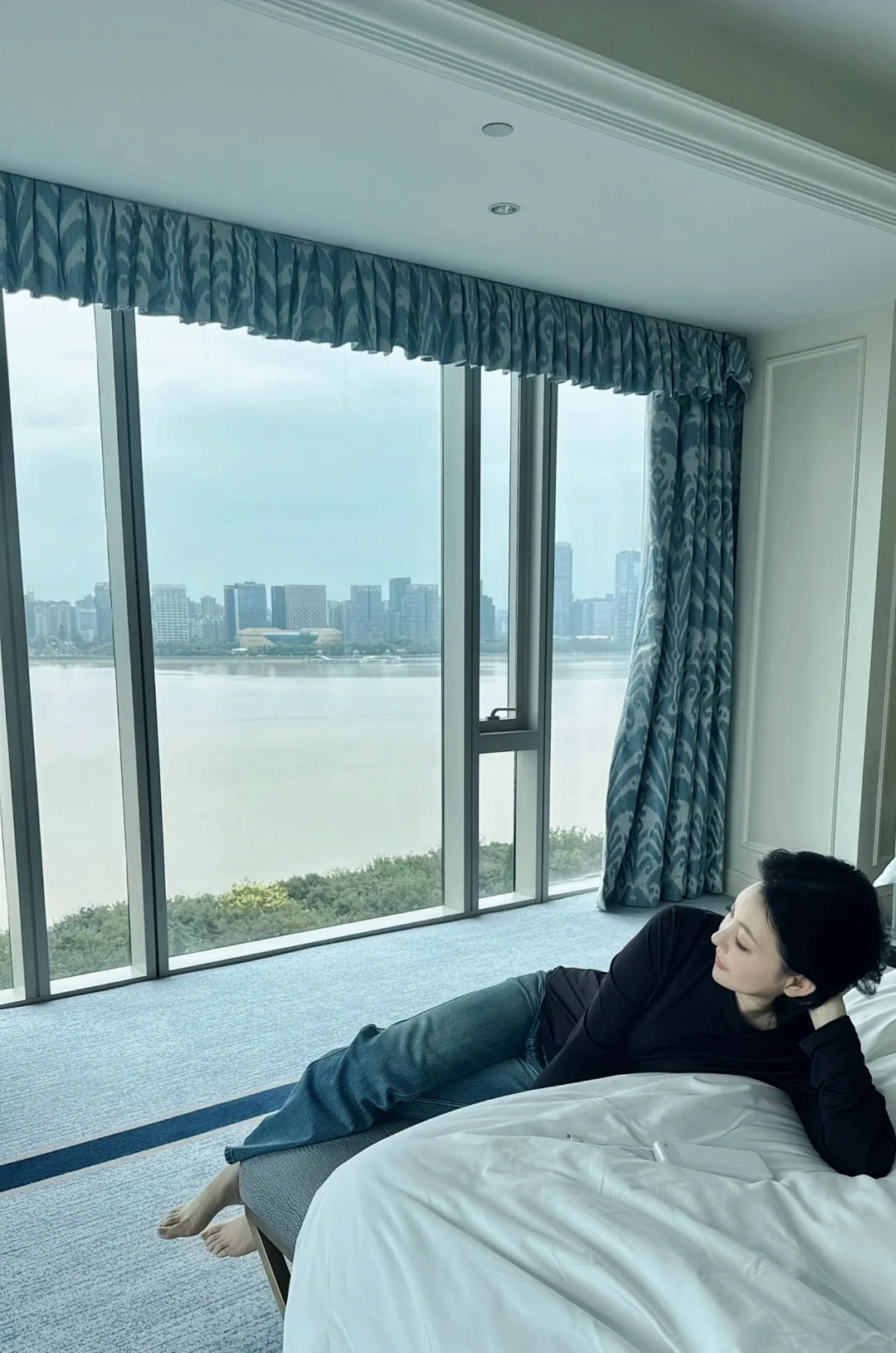 欲把西湖比西子，淡妆浓抹总相宜！