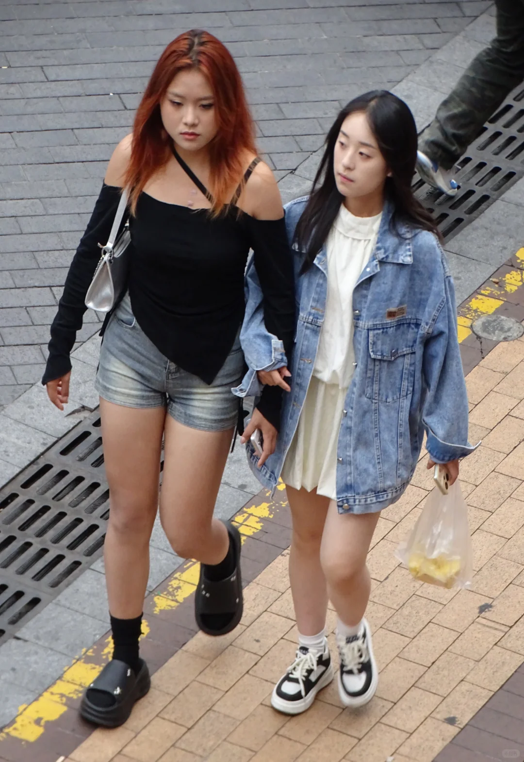 属于微胖的美，热裤小姐姐的人海穿行...