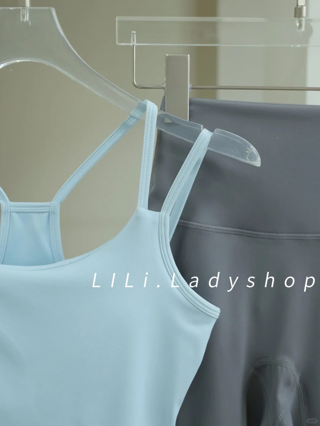 视觉降温｜蓝灰调清爽运动穿搭?