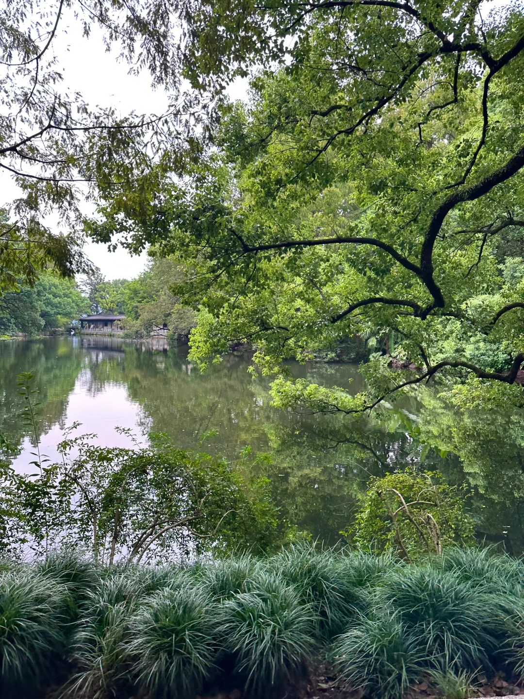 欲把西湖比西子，淡妆浓抹总相宜！