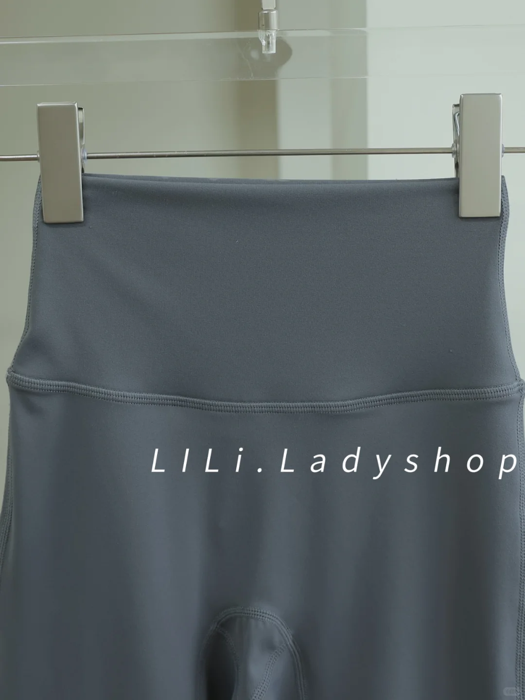 视觉降温｜蓝灰调清爽运动穿搭?