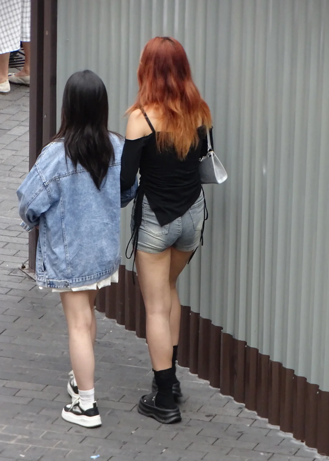 属于微胖的美，热裤小姐姐的人海穿行...