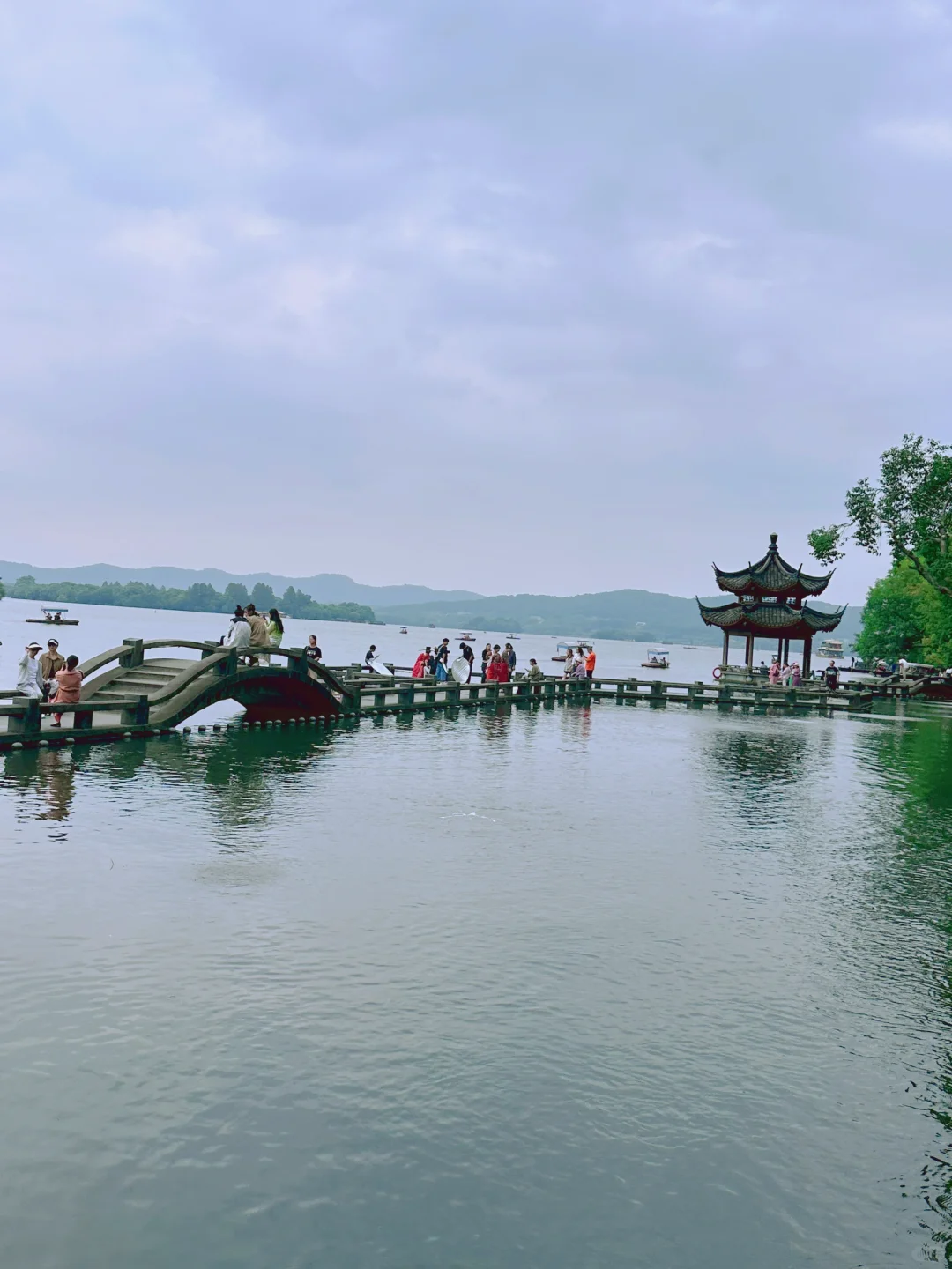 欲把西湖比西子，淡妆浓抹总相宜！