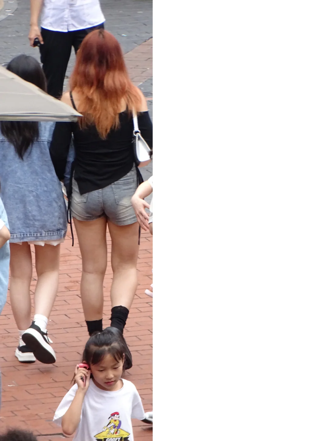 属于微胖的美，热裤小姐姐的人海穿行...