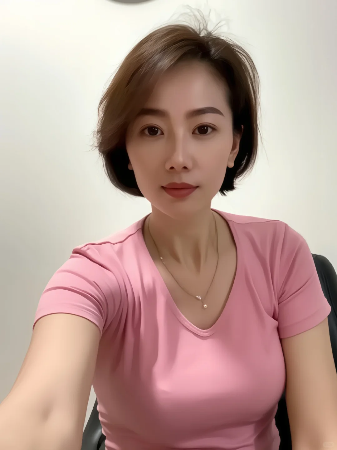 32岁短发小姐姐有人喜欢吗？