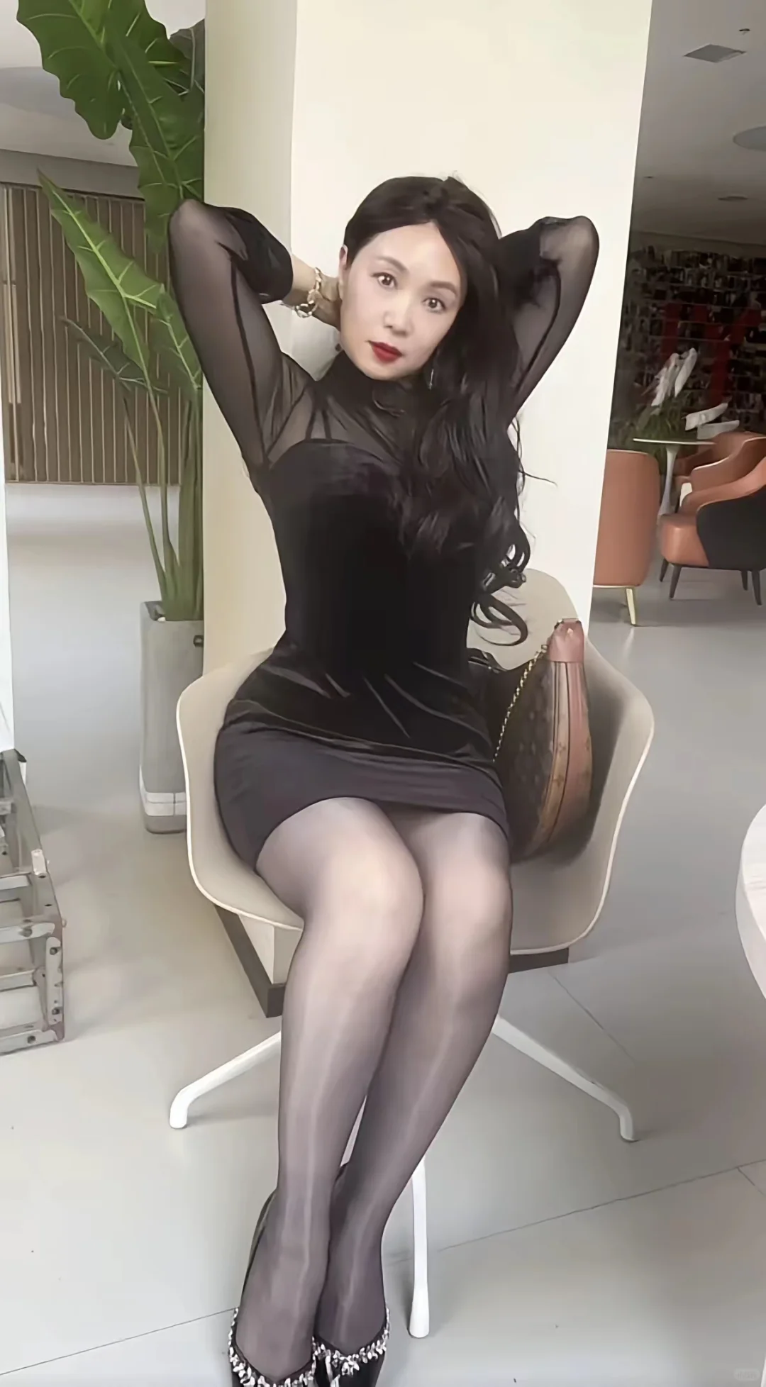 阿姨很美，求带走！