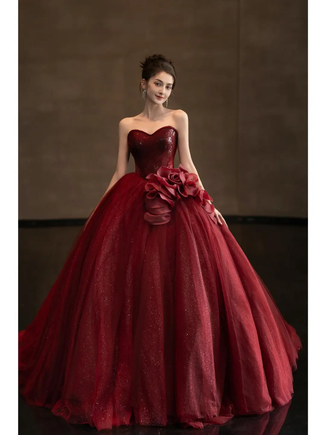 新娘C位敬酒服??车厘子色吸睛度直接拉满