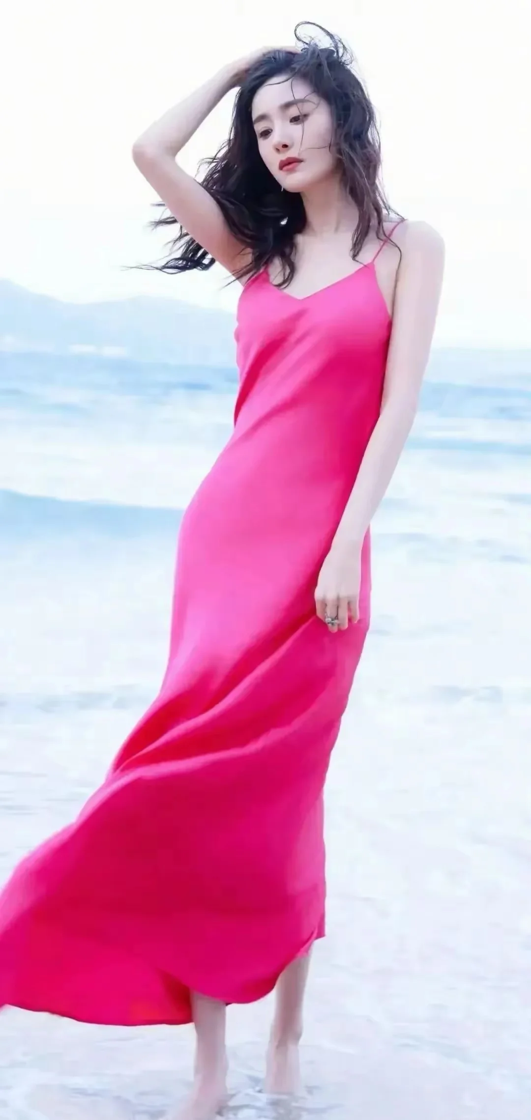 她在海边，我在看…… 海！?大幂幂杨幂