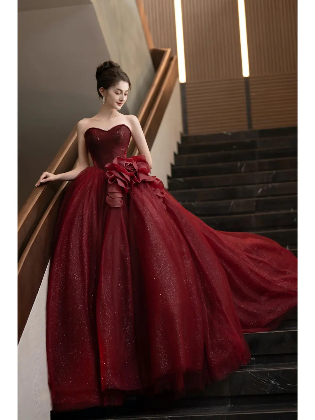 新娘C位敬酒服??车厘子色吸睛度直接拉满