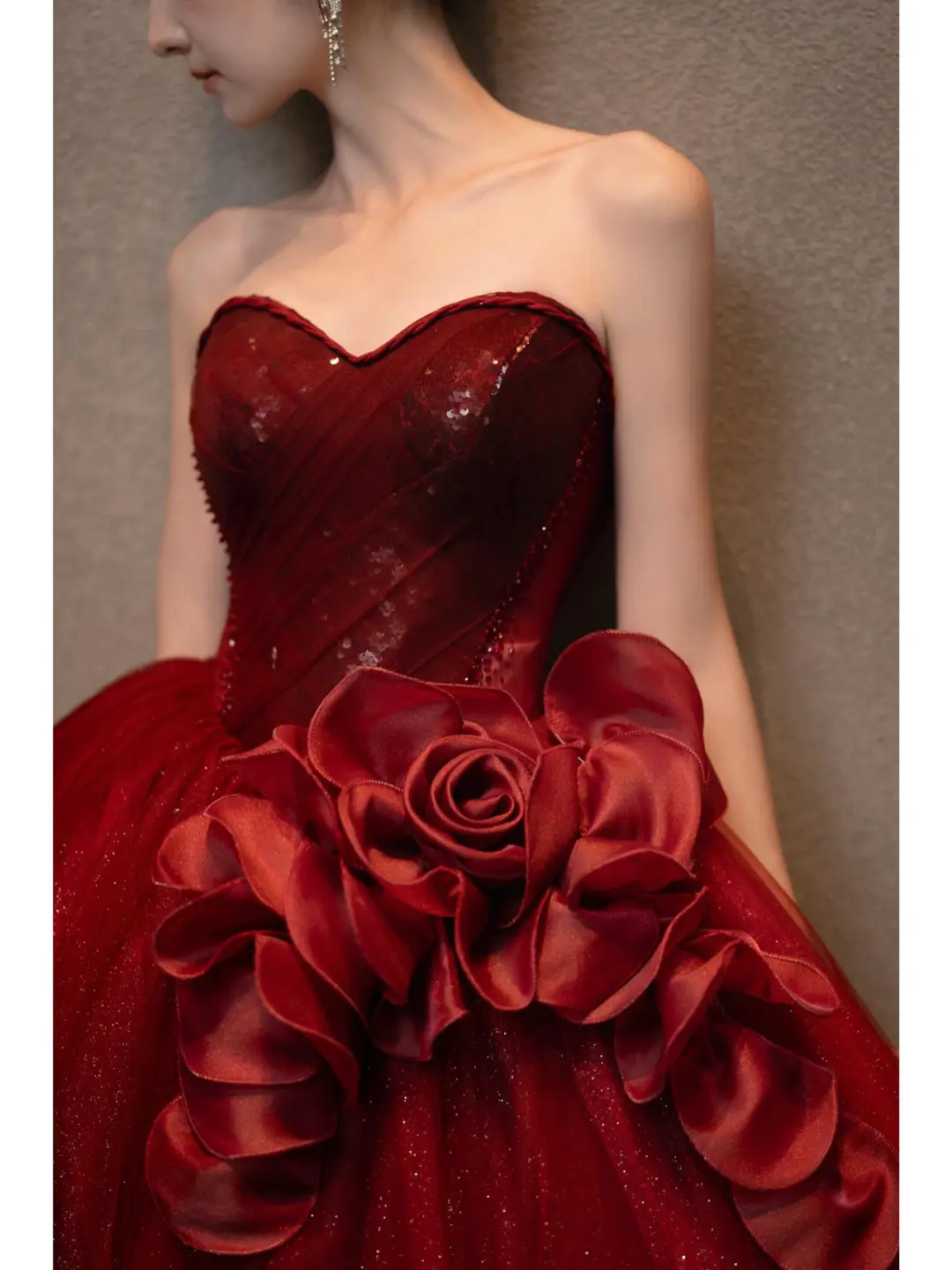 新娘C位敬酒服??车厘子色吸睛度直接拉满