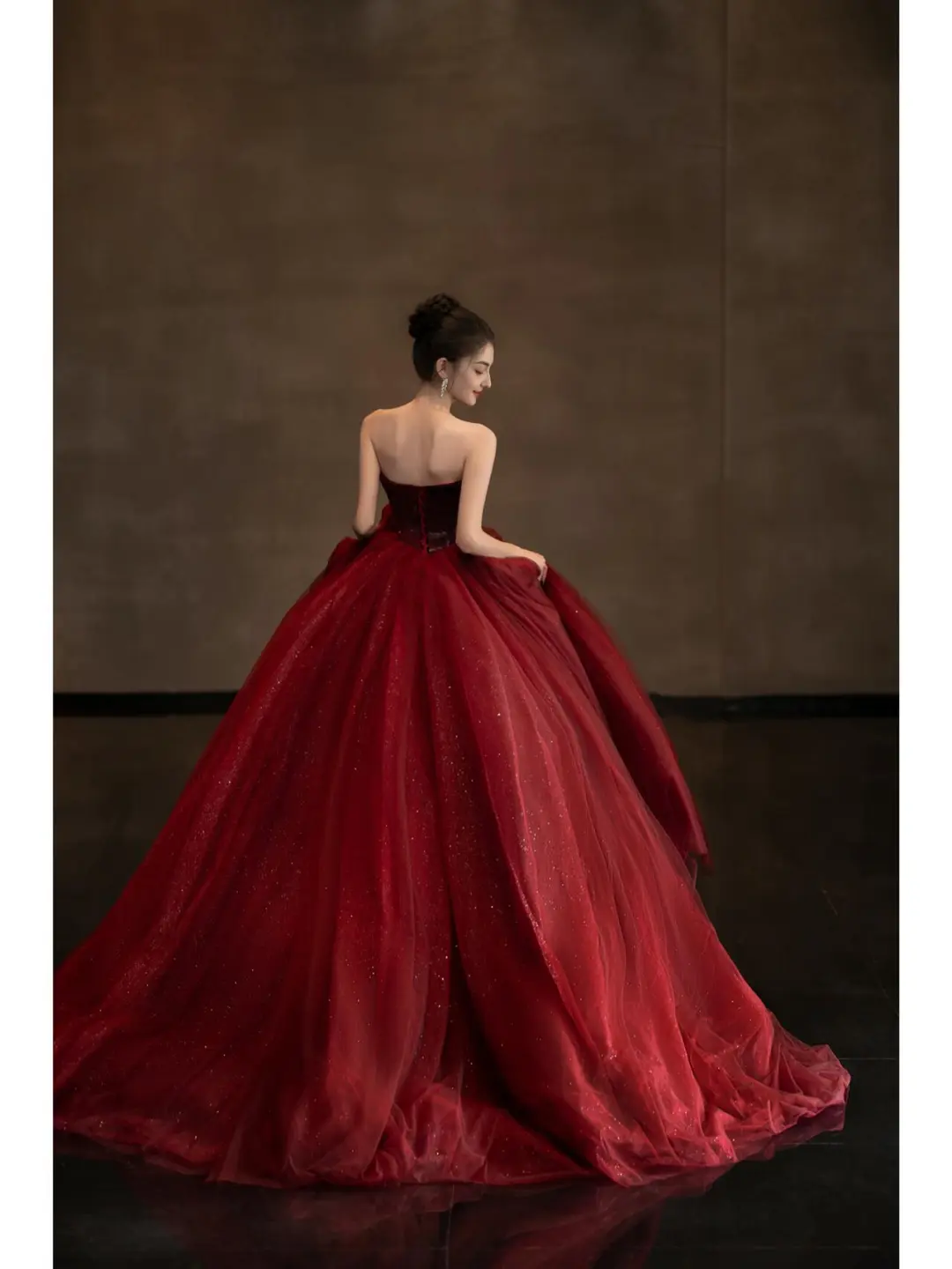 新娘C位敬酒服??车厘子色吸睛度直接拉满