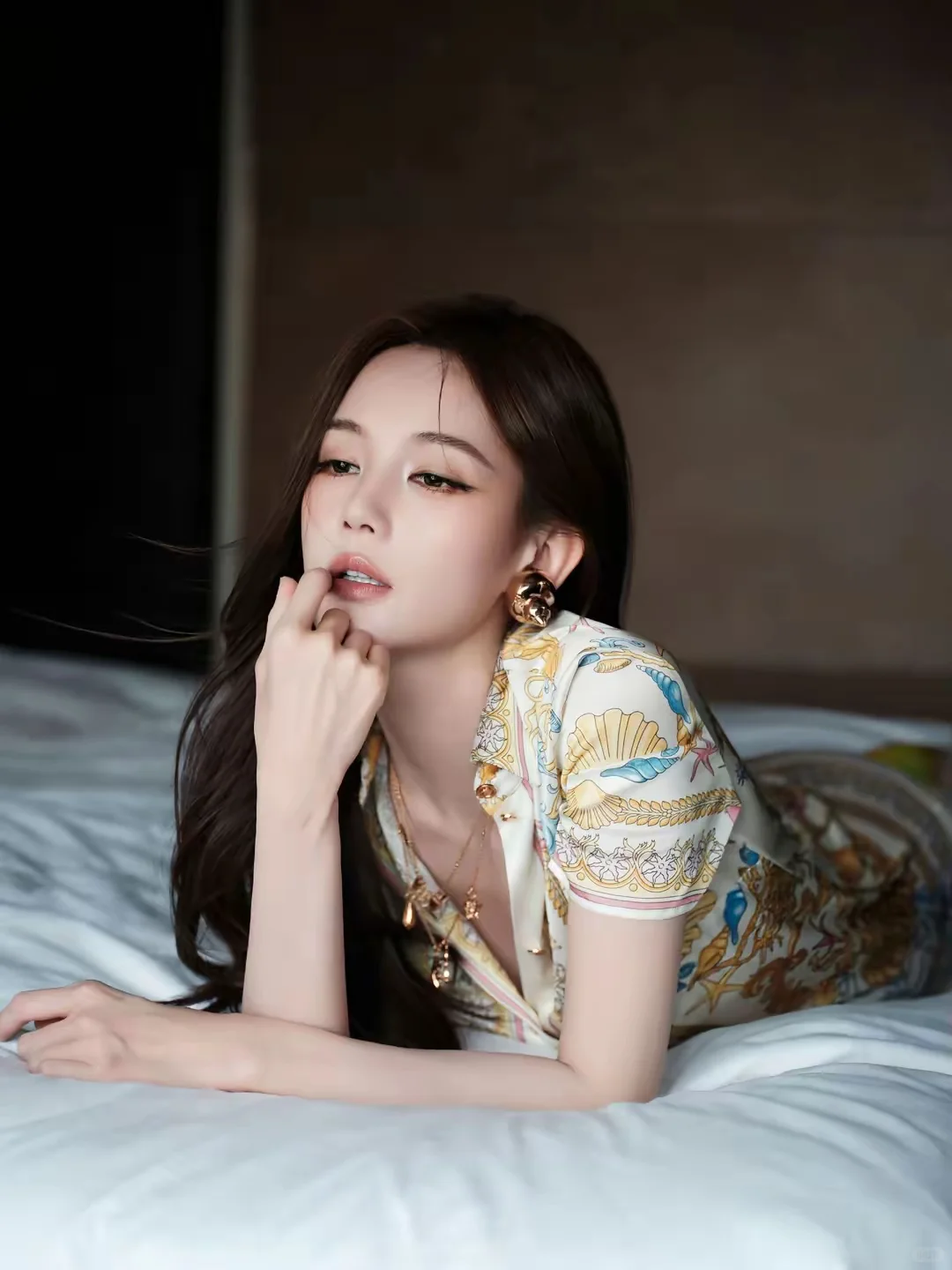 魅魔李一桐这眼神，真的。。。。。