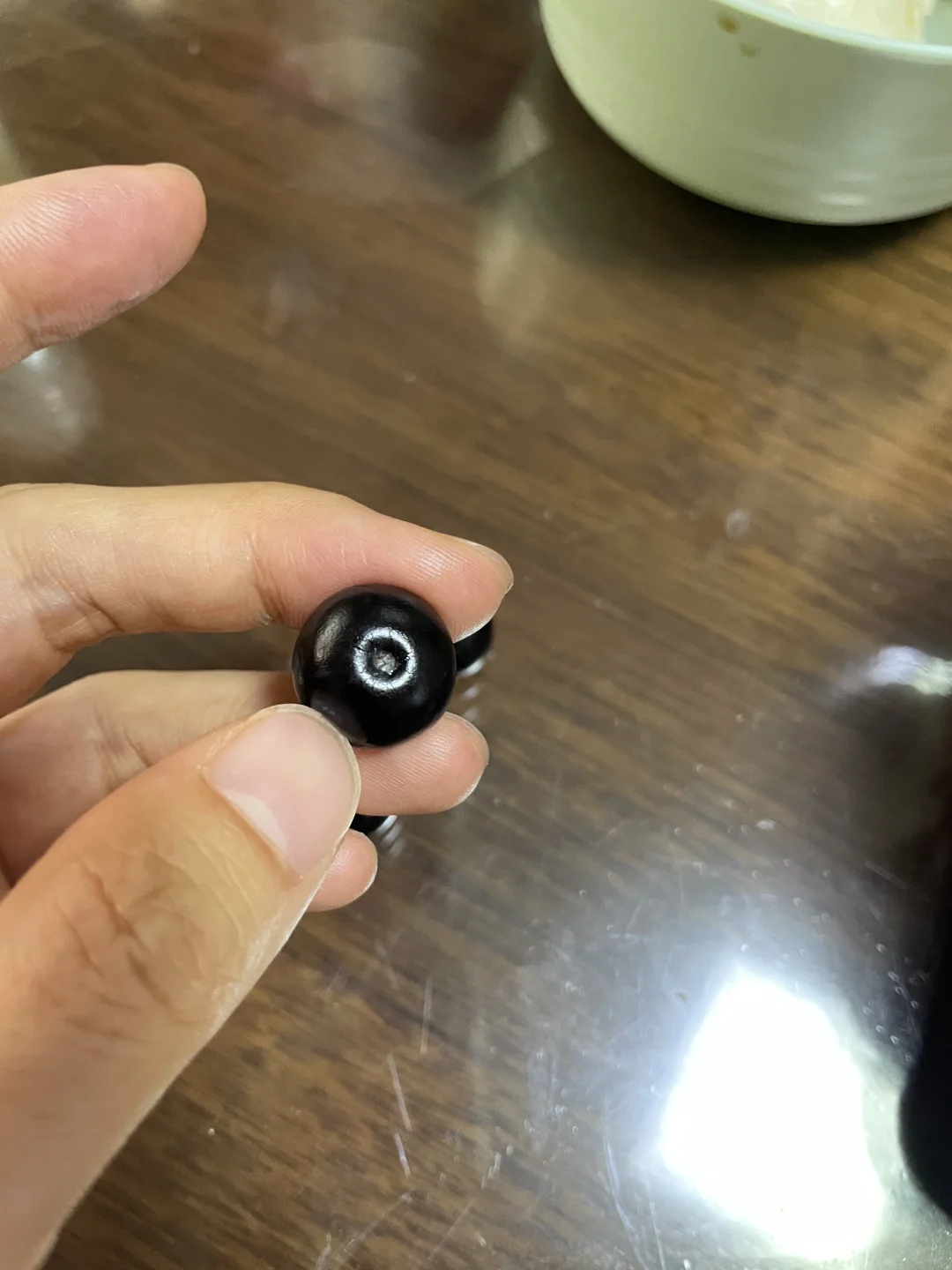 穷疯了 用三个蓝莓? 讹好利来一个生日蛋