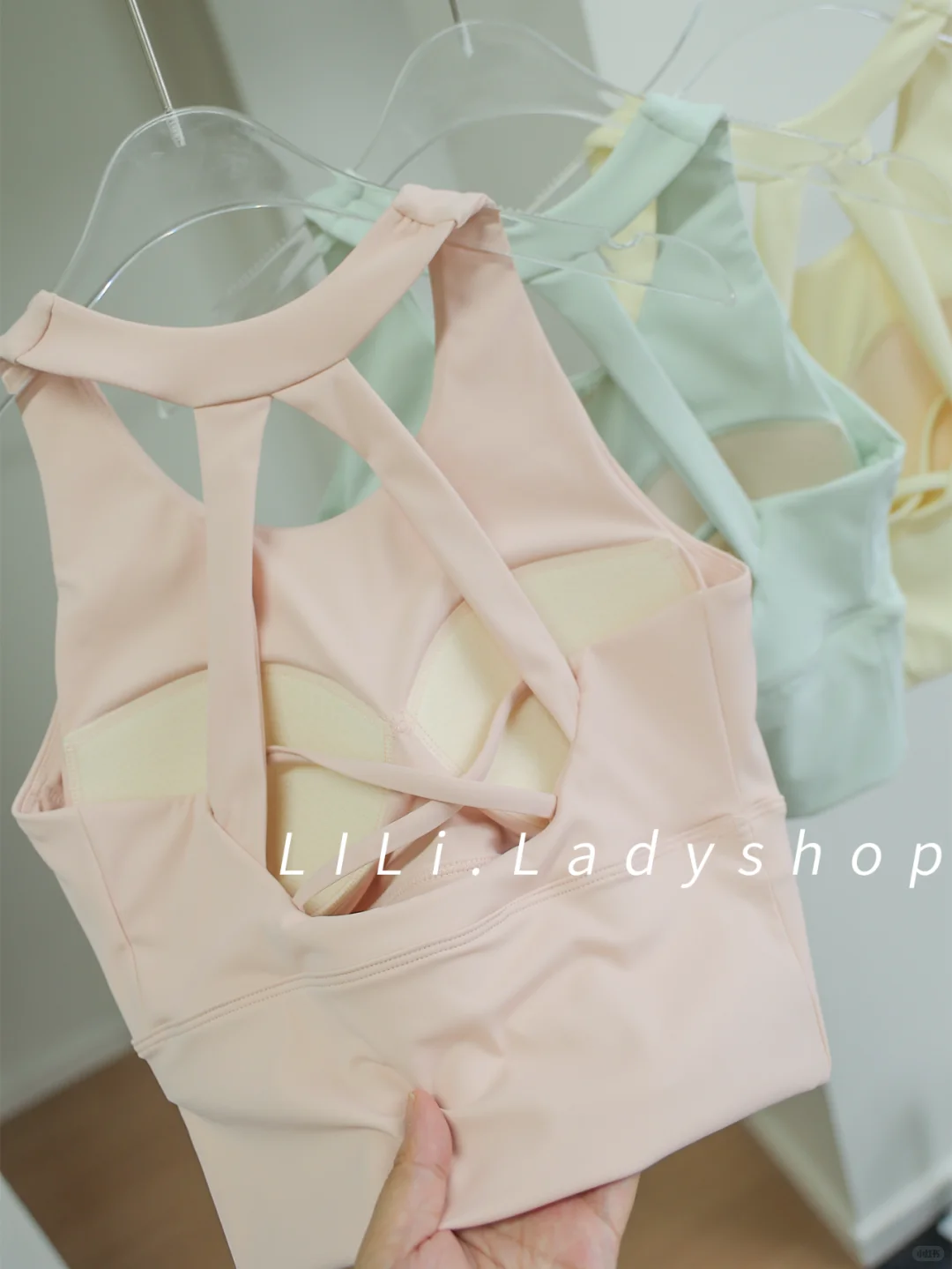 谁懂啊！这件粉色瑜伽运动美背让我封神?