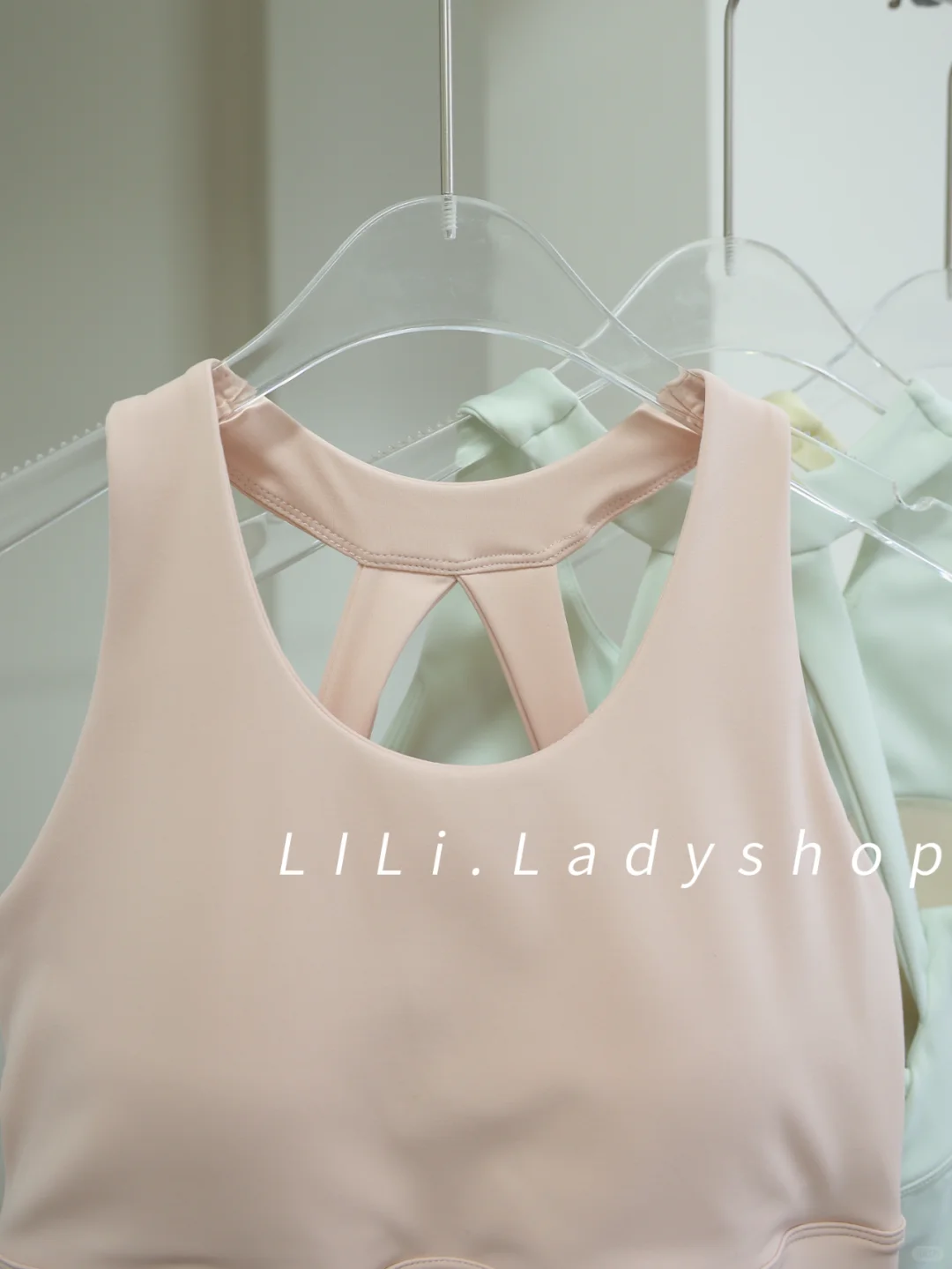 谁懂啊！这件粉色瑜伽运动美背让我封神?