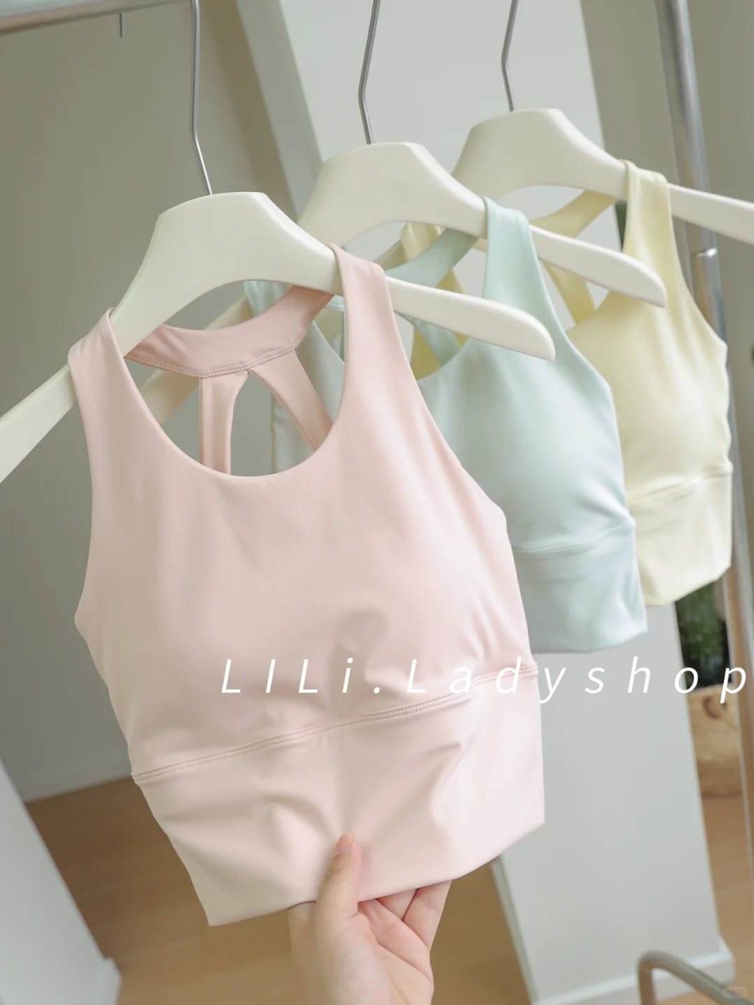 谁懂啊！这件粉色瑜伽运动美背让我封神?