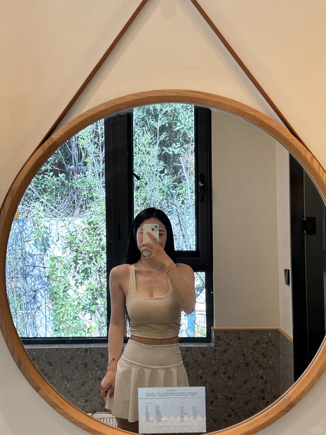 穿瑜伽服的照片不要发在朋友圈❌