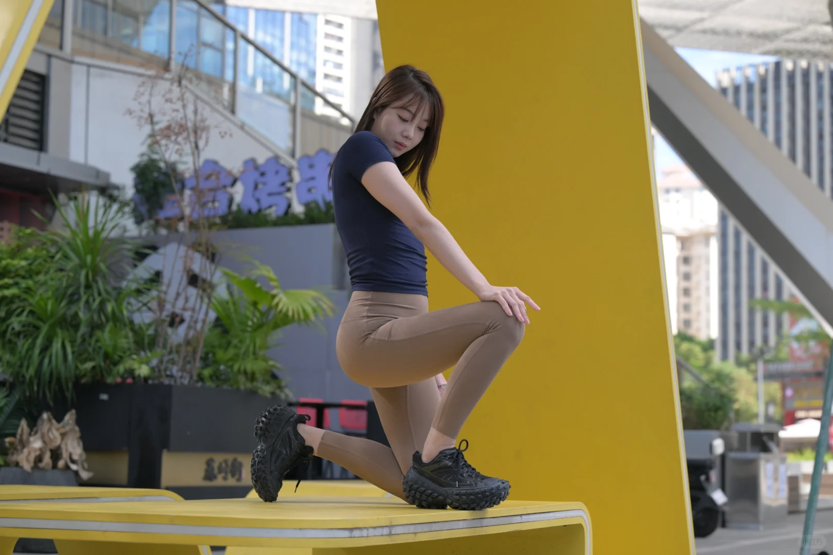 街拍：瑜伽裤美女