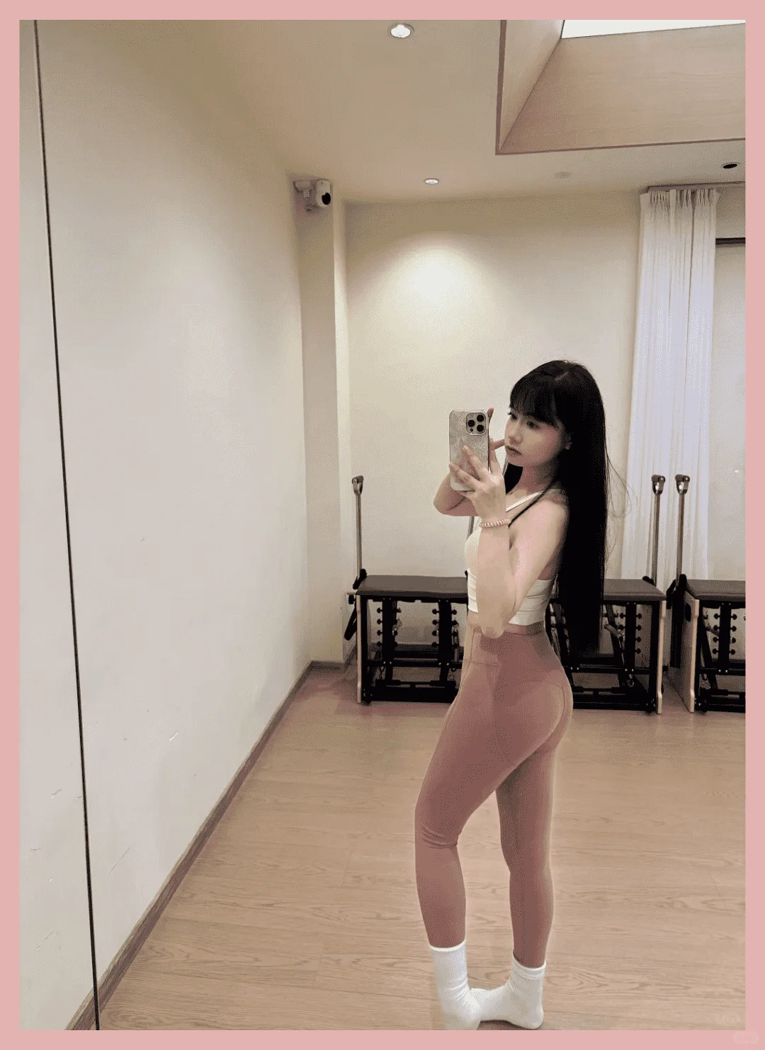 阿克苏，女大，是你喜欢的瑜伽裤。