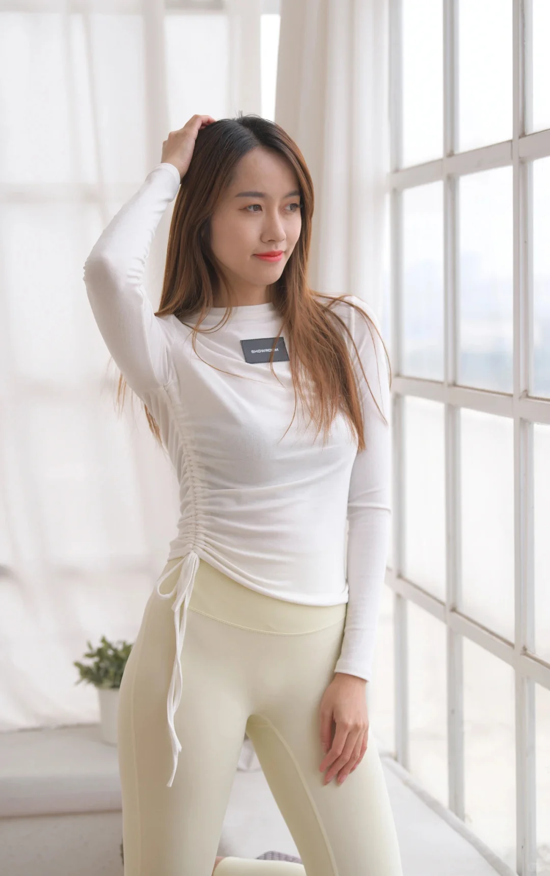 存一些ins风美女拍照姿势?