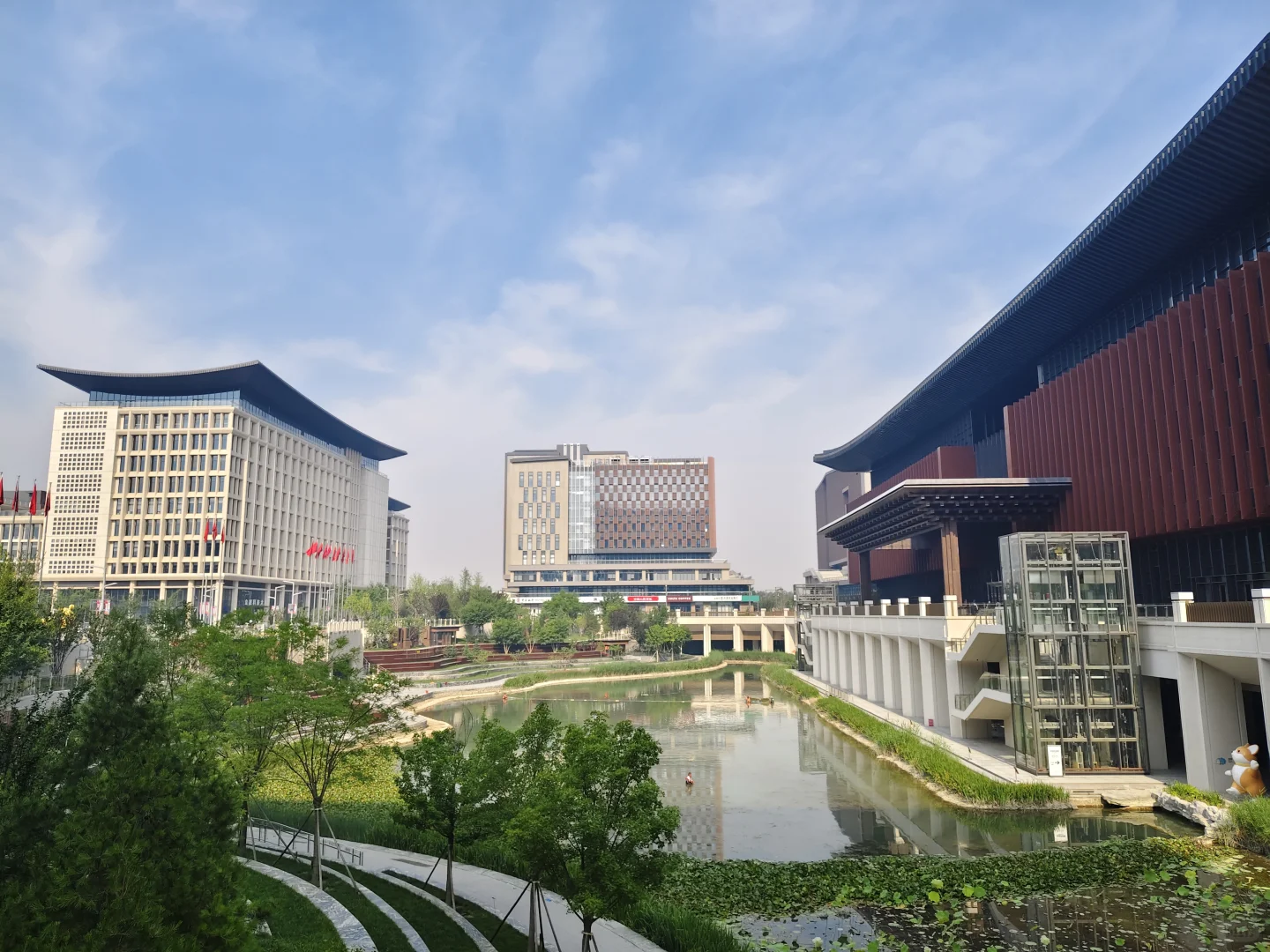 远看威武霸气，近看秀美温柔，雄安会展中心