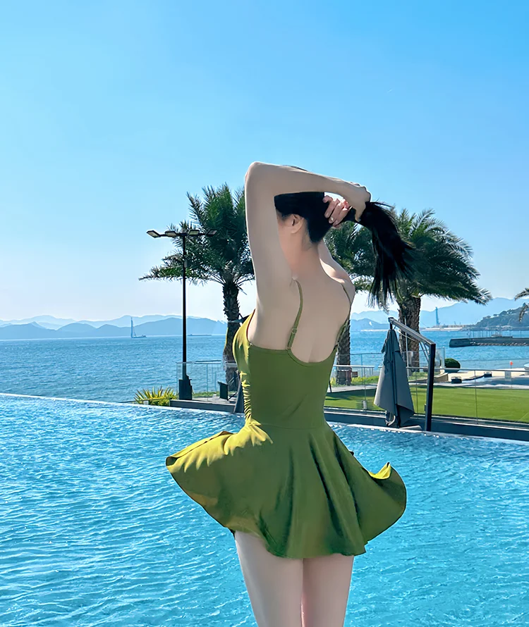 超显白的?绿色泳衣！氧气感满满的一抹绿?